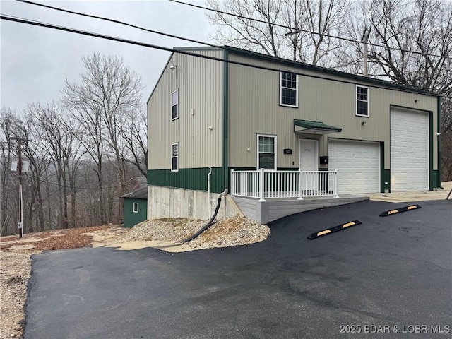 view of front of home featuring a garage