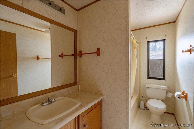 full bathroom with shower / tub combo with curtain, toilet, a textured ceiling, ornamental molding, and vanity