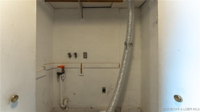 washroom with electric dryer hookup and washer hookup