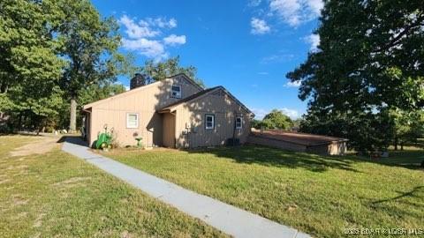 view of side of property featuring a lawn