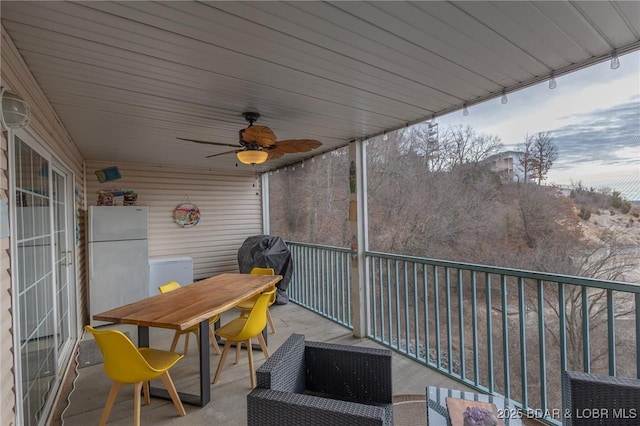 balcony featuring ceiling fan and area for grilling