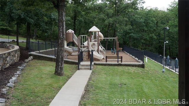 118 Veronica Ln, Four Seasons, MO 65049