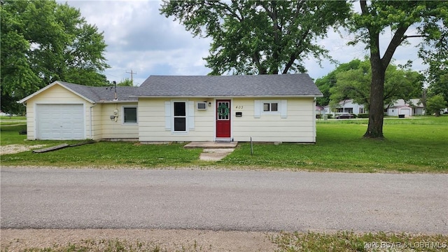 view of front of home featuring a front lawn, a garage, and driveway