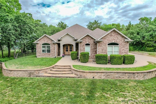 single story home featuring a front lawn