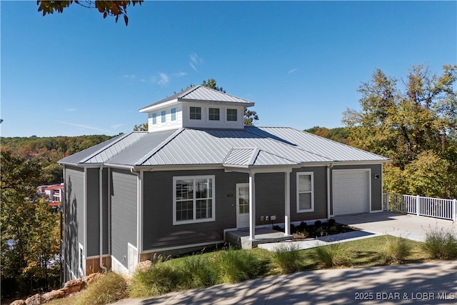 view of front facade with a garage