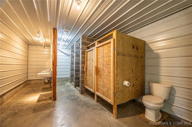 bathroom with toilet and concrete floors