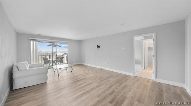 living area with light hardwood / wood-style flooring