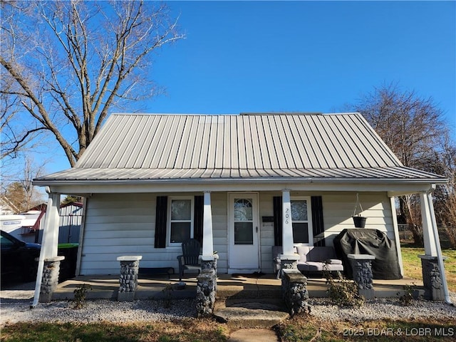 view of front of home featuring a porch