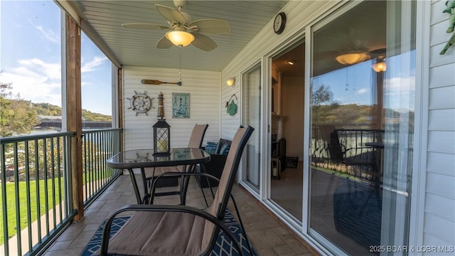 balcony featuring a ceiling fan