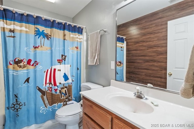 bathroom with a shower with curtain, vanity, and toilet