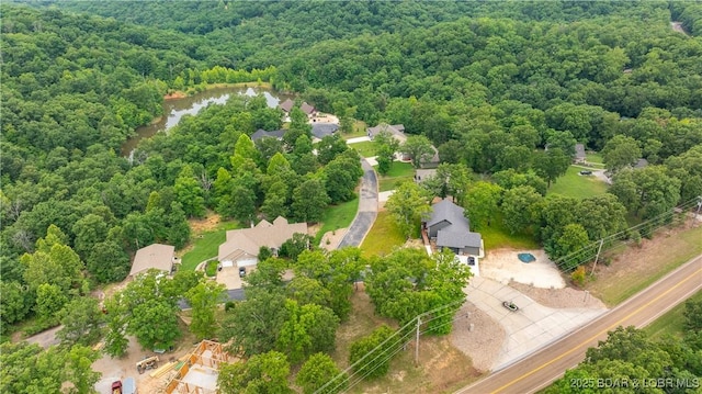 bird's eye view featuring a wooded view