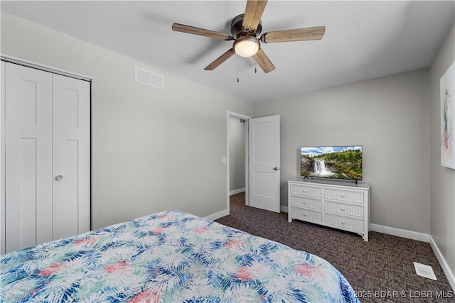 bedroom featuring baseboards, visible vents, a ceiling fan, dark colored carpet, and a closet