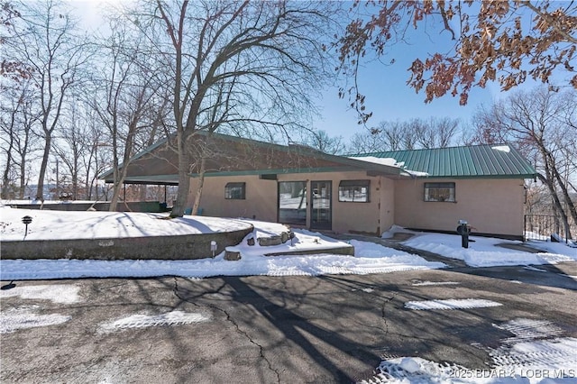 view of front of property with metal roof and stucco siding