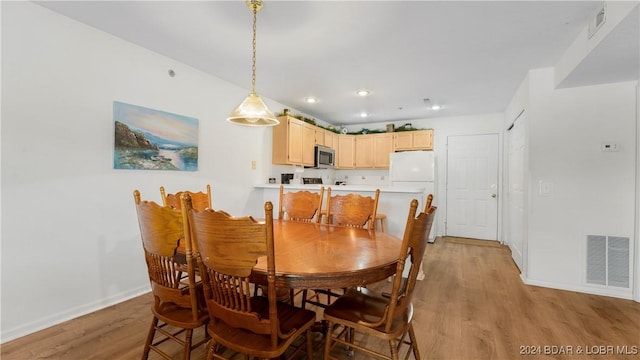 dining area featuring light wood-type flooring, visible vents, baseboards, and recessed lighting