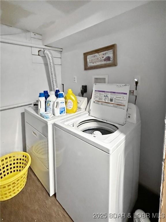 laundry room with laundry area and washing machine and clothes dryer