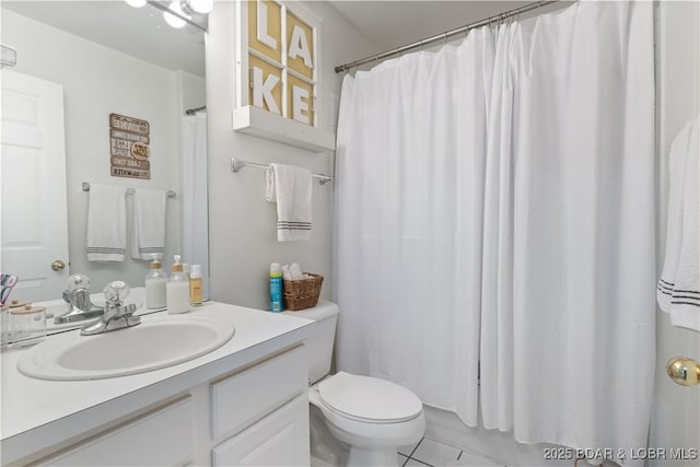 full bathroom with a shower with shower curtain, vanity, and toilet