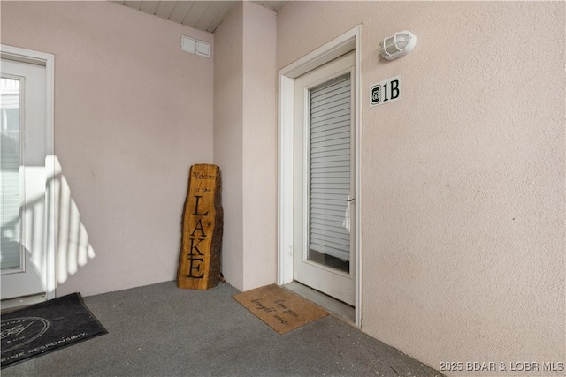 view of exterior entry with stucco siding