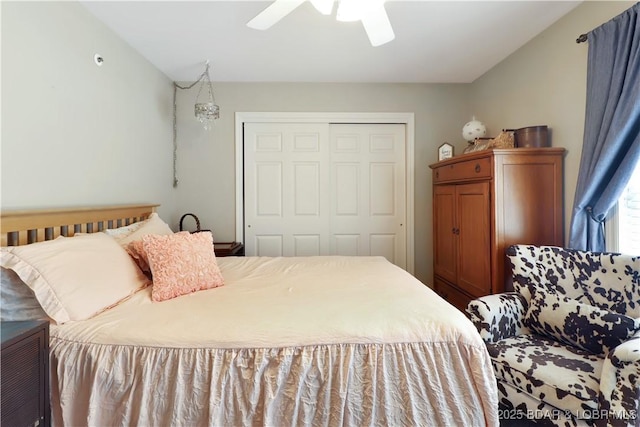 bedroom with a ceiling fan and a closet