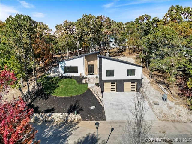 view of front of home featuring concrete driveway