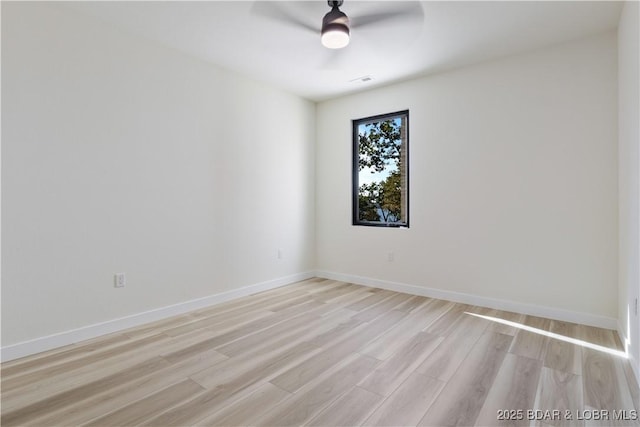 empty room featuring light wood-style flooring, baseboards, and a ceiling fan