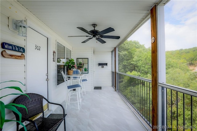 balcony featuring ceiling fan