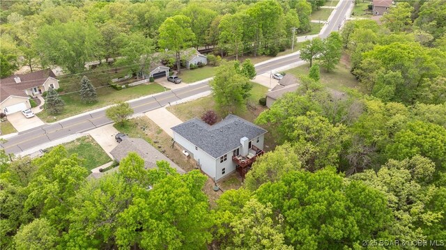 bird's eye view with a view of trees