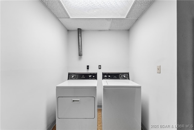 laundry area with laundry area and washing machine and clothes dryer