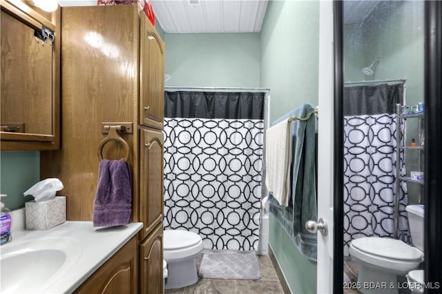 full bathroom featuring shower / bath combo, vanity, and toilet