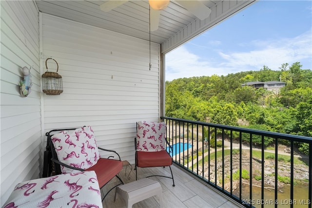 balcony featuring ceiling fan