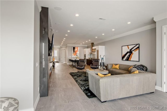 living area featuring recessed lighting, visible vents, baseboards, and ornamental molding