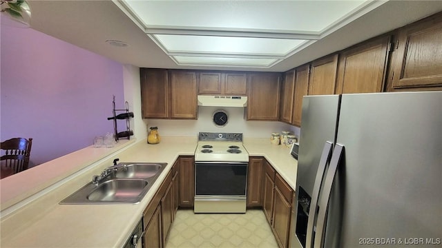 kitchen with electric stove, stainless steel fridge with ice dispenser, light floors, under cabinet range hood, and a sink