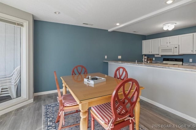 dining area featuring recessed lighting, baseboards, and wood finished floors