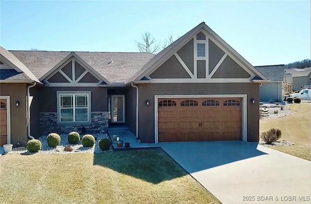 craftsman-style home with a garage, driveway, stone siding, stucco siding, and a front yard