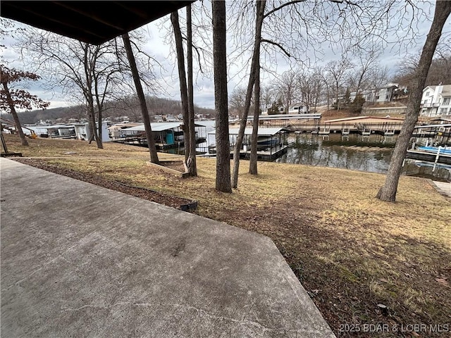 view of yard featuring a dock and a water view