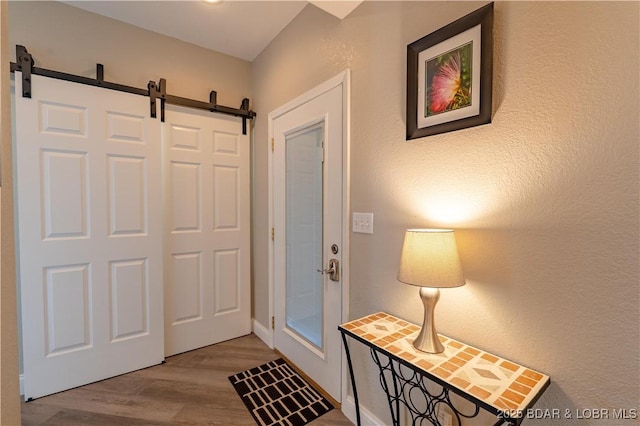 entrance foyer featuring a barn door and wood finished floors