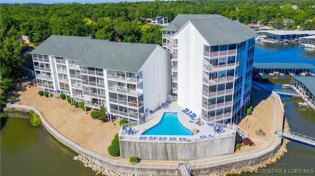 bird's eye view with a water view