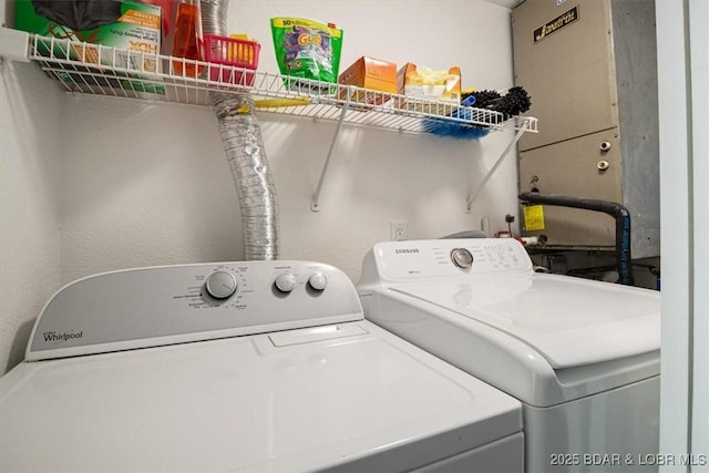 laundry room with laundry area and washing machine and dryer