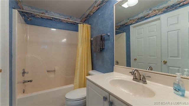 full bath featuring toilet, shower / bath combo with shower curtain, and vanity