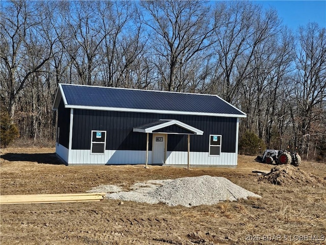 view of outbuilding featuring an outbuilding