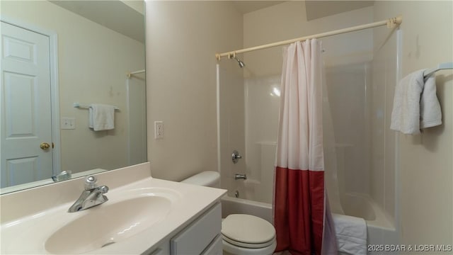 bathroom with shower / tub combo with curtain, vanity, and toilet