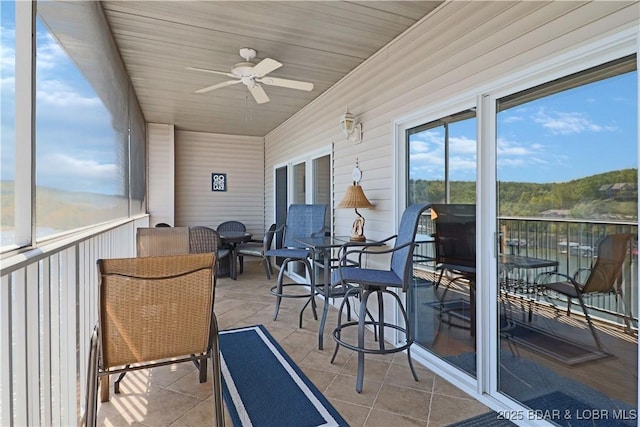 sunroom / solarium featuring ceiling fan