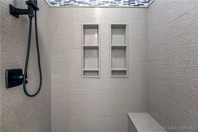 bathroom featuring tiled shower