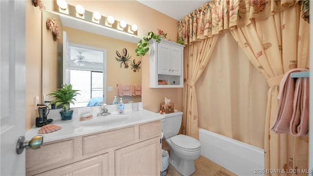 bathroom with ensuite bathroom, toilet, vanity, a ceiling fan, and shower / bath combo