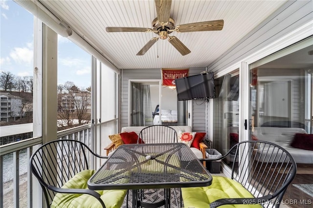 sunroom featuring a ceiling fan