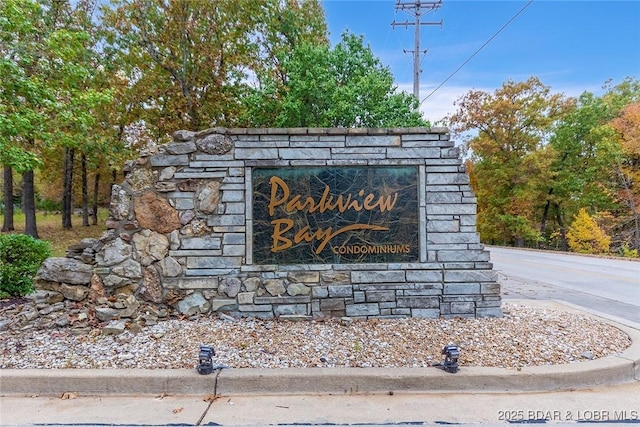 view of community / neighborhood sign