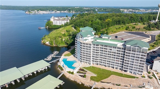 bird's eye view with a water view