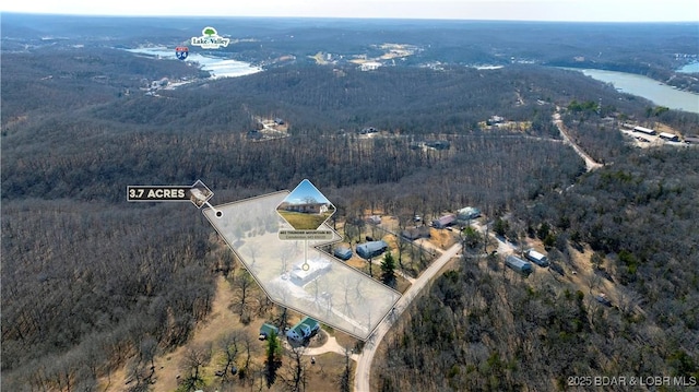 bird's eye view featuring a wooded view