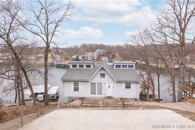 view of front of property featuring a shingled roof