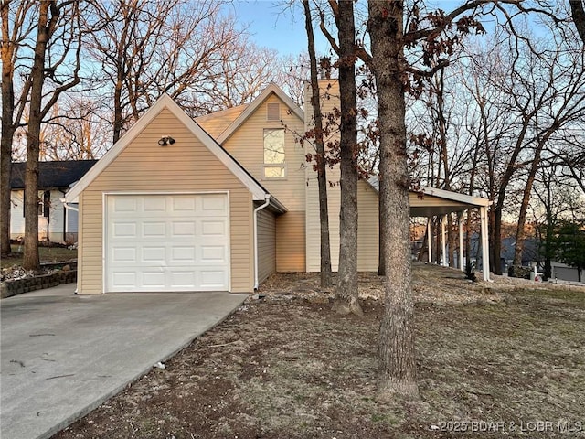 view of front facade with driveway and an attached garage