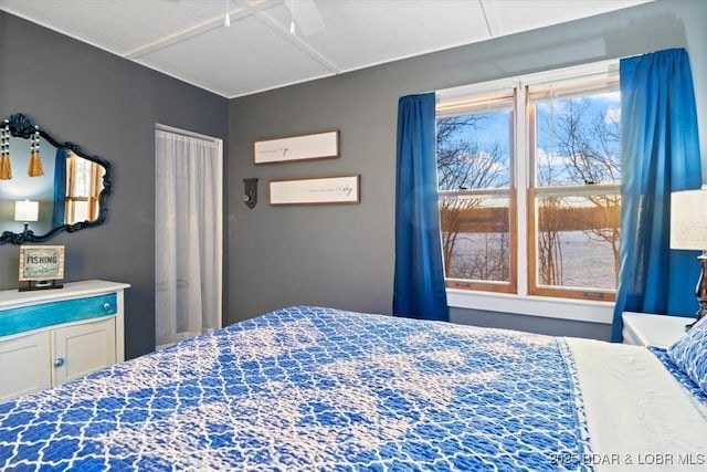 bedroom featuring a ceiling fan